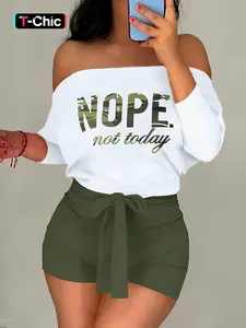 A mature lady's fashionable printed color-blocked one-shoulder sash short jumpsuit