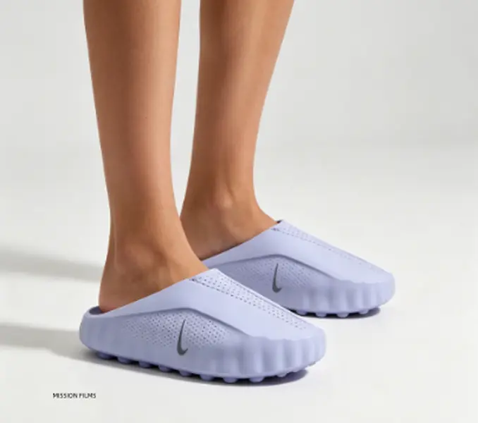 Unisex Light Purple Hollow Perforated Mule Clogs, Breathable EVA Upper, Chunky Wave Non-Slip Sole, Slip On Platform Slide Sandals For Home, Beach, Walking & Daily Streetwear