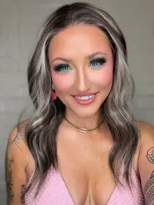 MACA BAKA Sage Layered Short Highlight Iced Brown Lace Front Wig Pre Plucked Glueless Low Density 14 Inches Natural Wavy Mixed Blonde Dark Brown HD Synthetic Lace Front Wigs for Women with Scandinavian Hairline