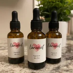 Narcissist Type Fragrance Oil!   Highly concentrated fragrance Oil. Use in room diffusers,scent your own dryer balls, add a few drops to your unscented, laundry detergent and more