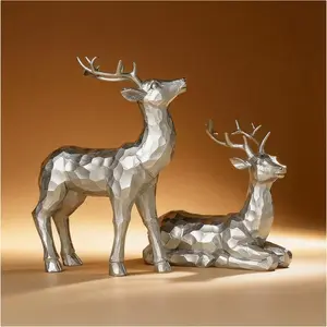 Simulated Deer Ornaments for Christmas Decoration, 2Pcs of Faceted Geometric Resin Deer Ornaments, Home Decoration, Christmas Ornaments (Silver)