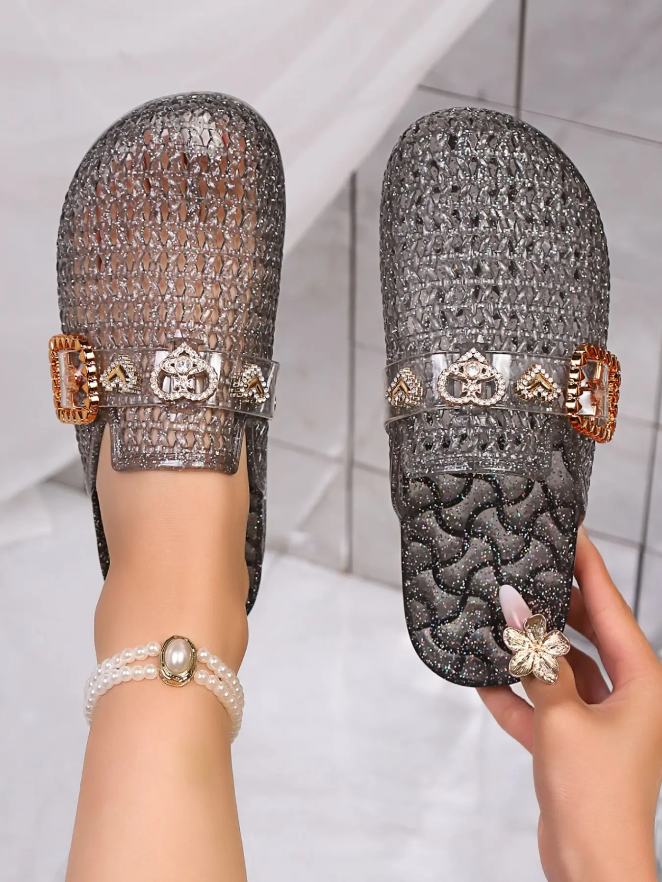 Summer Women's Transparent Crystal Jelly Sandals, Hollow Out Breathable Non-Slip Home Outdoor Casual Beach Slippers, Fashion PU Rubber Sole, Half Strap Slippers