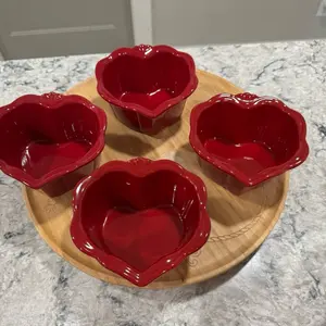 Juego de 4 corazones para hornear /servir de la línea Pavillion. Princess House