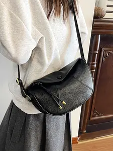 Minimalist retro texture casual underarm bag, curved flip cover and zipper decoration details design, fashionable and luxurious atmosphere single shoulder crossbody bag, can accommodate mobile phones, keys, lipstick
