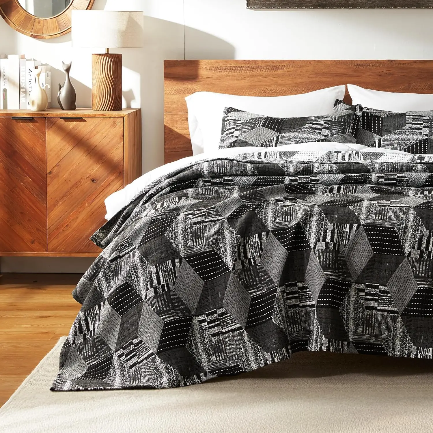 Quilt Set Full/ Size Jacquard Quilt Ultra Soft and Lightweight Quilt Set with 2 Pillow Shams 3 count Geometric Bedspread Coverlet Set for  Season 90"x96" Black Geometric