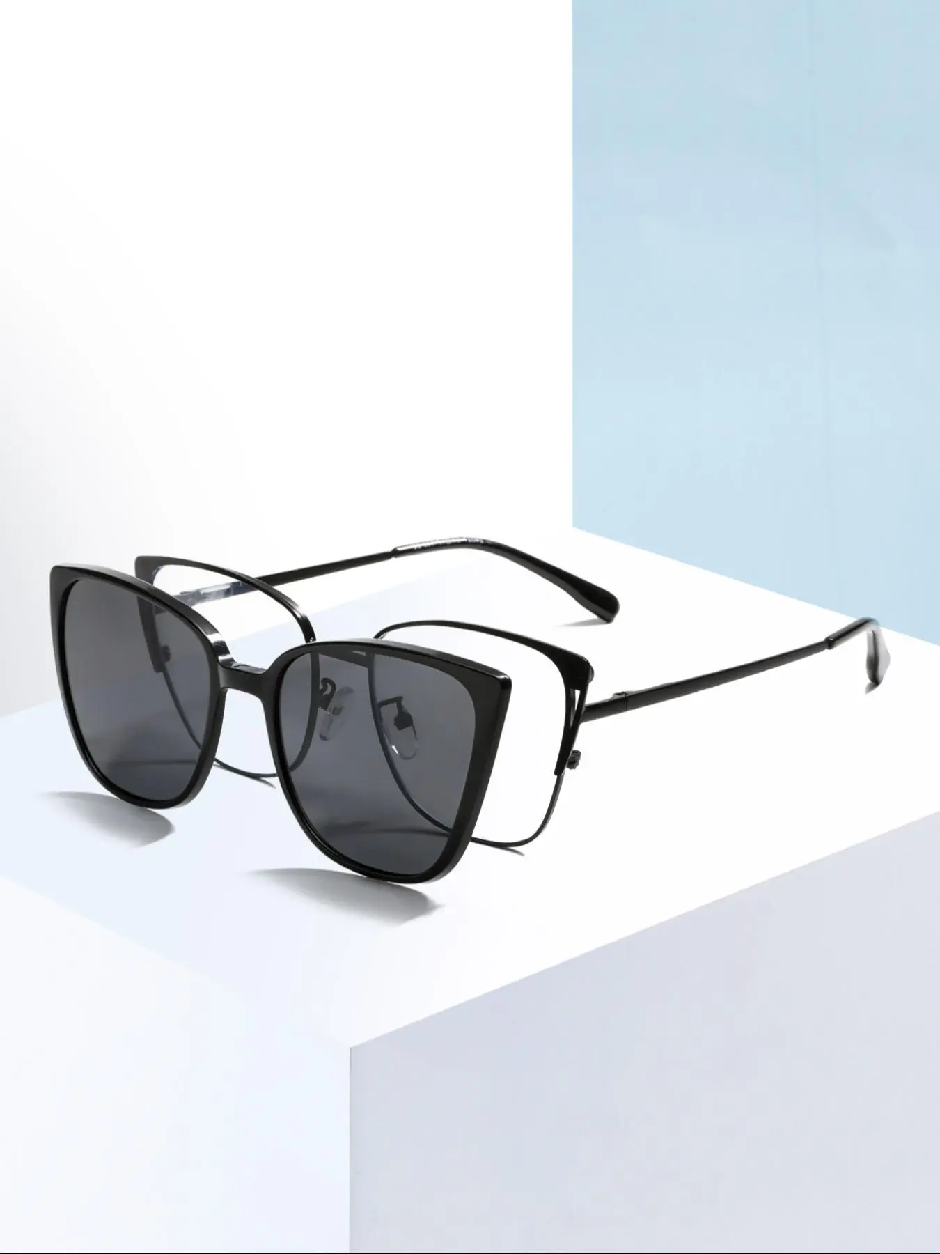 Trendy Thin Glasses & Magnetic Glasses Clip, Fashionable Glasses for Women & Men, One Glasses Two Use, Casual Stylish Glasses