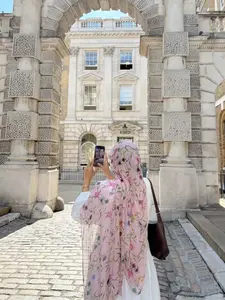 1pc Fashionable Vine Floral Hijab Scarf, Elegant Printed Headscarf for Women, Muslim Daily Wear, Breathable Beach Long Shawl