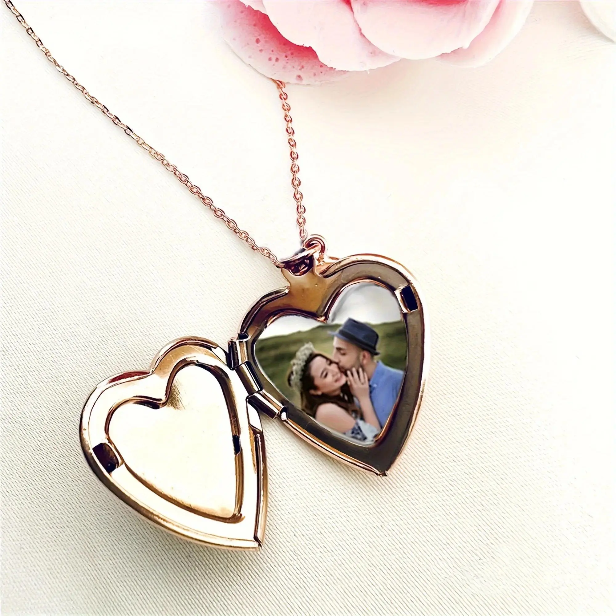 Unisex 1/2 Photo Heart Locket Pendant Necklace - Custom Personalized Picture Accessory, Customized Couple-Themed Personalizable Gift for Women’s Birthday, Heart Locket Necklaces, Matching Couple Necklaces