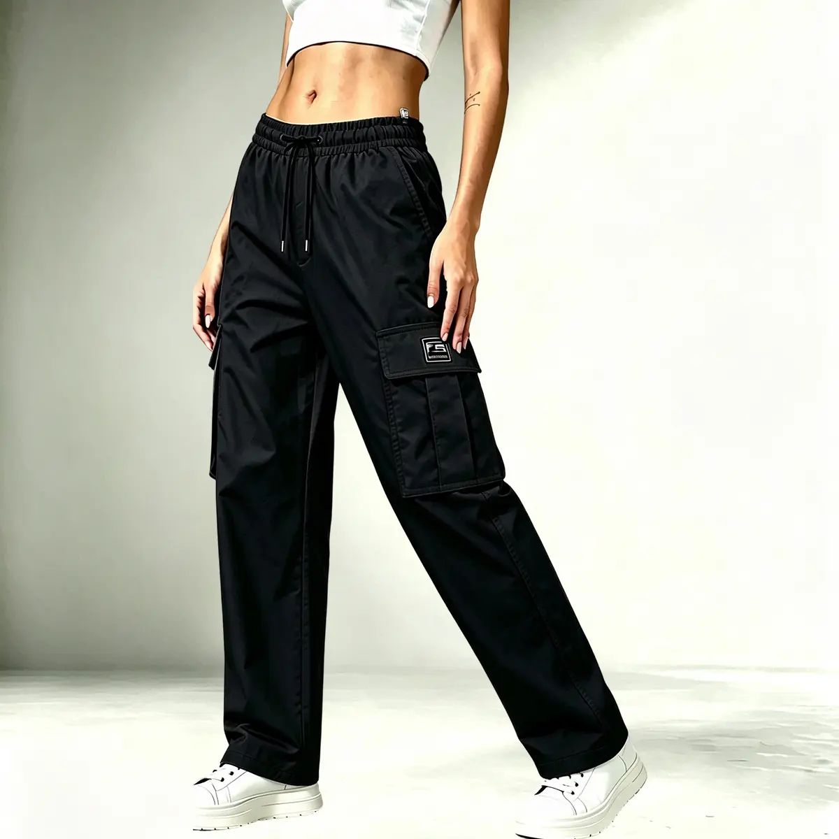 Women’s lightweight, breathable cargo pants for spring, summer, and autumn; elastic waistband with drawstring, zippered pockets, multi-pocket design; suitable for outdoor workouts and everyday casual wear.