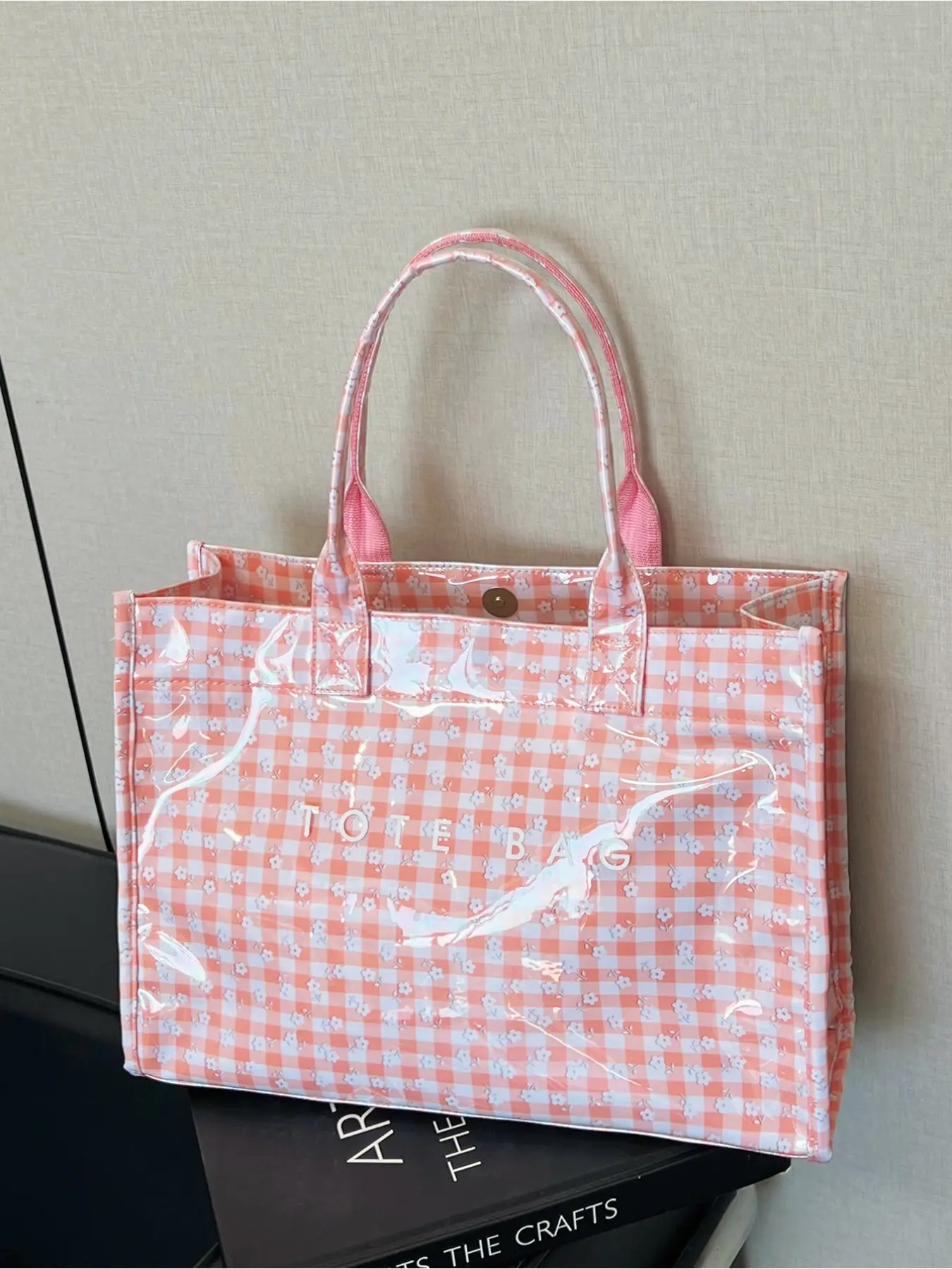 Macaron Plaid Transparent PVC Checkered Tote Bag for Women Large Capacity Durable Tote Bag Waterproof and Wear Resistant Versatile Shoulder Handbag Daily Commuter Tote Perfect for Commuting School Daily Shopping Fashion Tote Bag