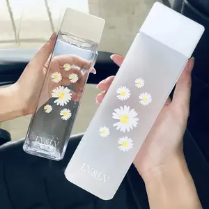 Modern Water Bottle Daisy Design