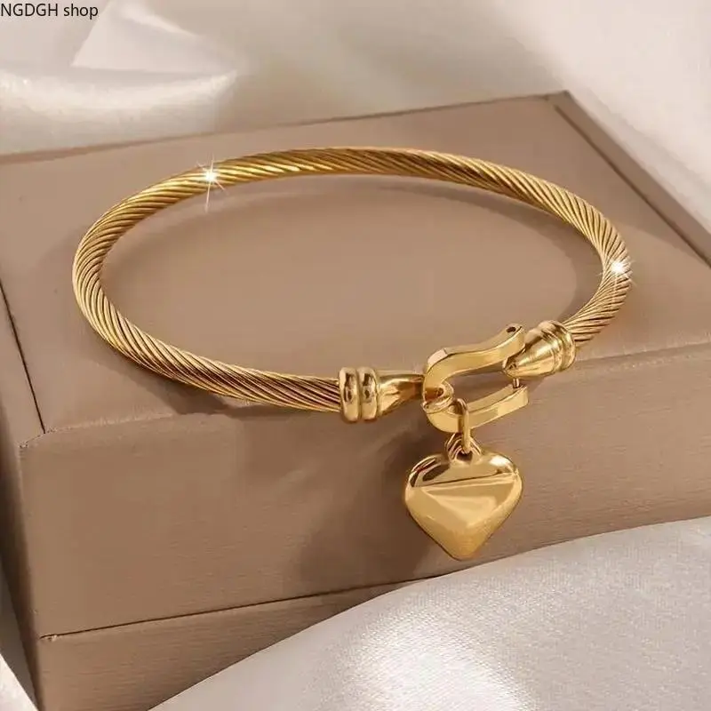 Elegant Gold-Tone Jewelry Bracelet for Women with a Twisted Rope Chain and Pendant for Everyday Wear, Golden Tone Bracelet, Bracelets