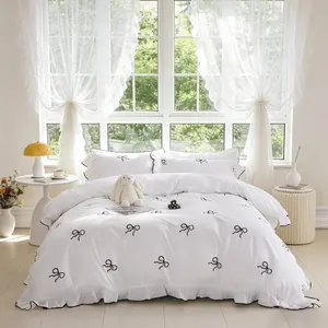 3-piece cute bow lace bedding set includes 1 duvet cover and 2 pillowcases (without inserts). Soft and comfortable home bedroom bedding, classic and stylish bedroom accessory, creates a warm atmosphere and is suitable for all seasons. Soft Bedding Sets