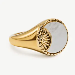 Mezzaluna Signet Ring