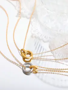 A fashionable gold interlocking double layered necklace, with a simple double ring pendant to create a high-end texture, suitable for various daily commuting, dating and other scenes, it is a versatile and elegant light jewelry item.
