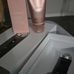 Product Review of [medicube] 310M Celebrity Glass Skin DuoㅣBooster Pro Korea's No.1 Glass Glow Device + Collagen Jelly Cream OR Deep Vita C Cream from J**a