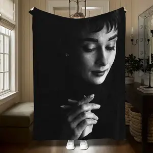 Audrey Hepburn (16) Printed plush blankets are suitable for all seasons, soft and comfortable for sofas, mattresses, offices, outdoor use, camping, travel, and home use. Perfect for Black Frid