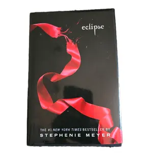 Eclipse - The New York Times Bestselling Literature & Art Novel from the Twilight Saga by Author Stephanie Meyer