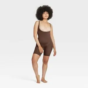 ASSETS by SPANX® SPANXsculpt® Women's Mid-Thigh Bodysuit - Chestnut Brown M