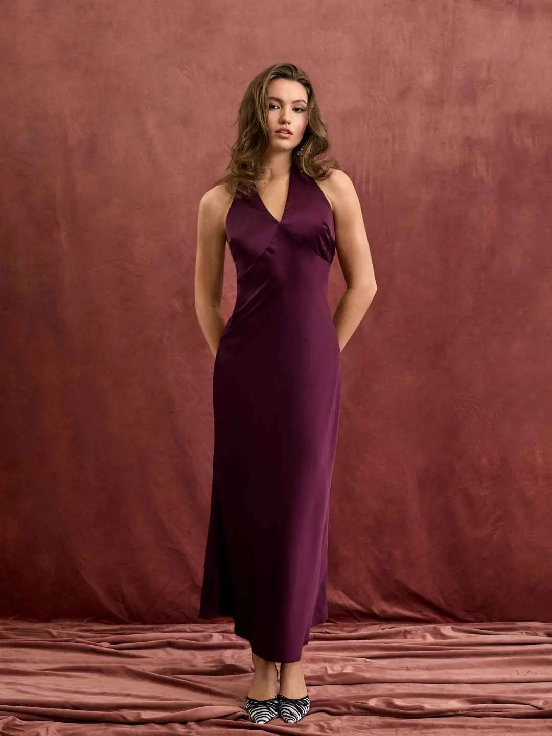 Cider Women's Elegant Satin Mermaid Maxi Dress with V-neck, Backless Bow Detail for Formal Evenings