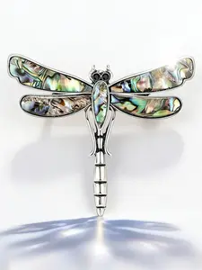 Elegant Butterfly Brooch with Natural Conch Shells, Vintage Style Multicolor Gradient, Perfect for Daily Fashion and Special Occasions