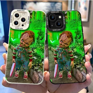 Chucky doll-themed phone case with knife design, suitable for iPhone 17, 16, 15, 14, 13, 12, and 11 Pro models, made of durable TPU material for excellent protection. Perfect gift for Halloween, parties, and movie lovers!