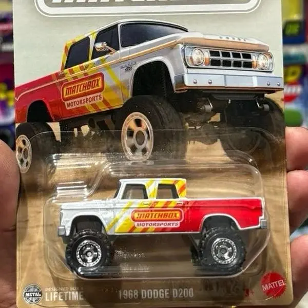 Mbox 1968 Dodge D200 diecast truck 1:64 scale