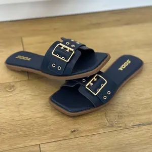 Soda - Kendra Slip On Sandle w Buckle - Navy
