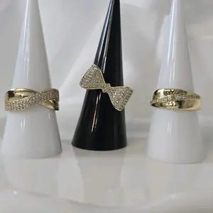 Variados Anillos Dorados with Bow Designs Sizes 6-10 Gold-Tone Fashion Rings Set