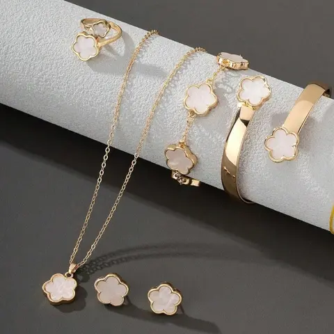 Four-leaf Clover Design Jewelry Set, Fashion Necklace Pendants & Bracelet & Ring & Stud Earrings, Elegant Trendy Fashionable Jewelry Set for Women