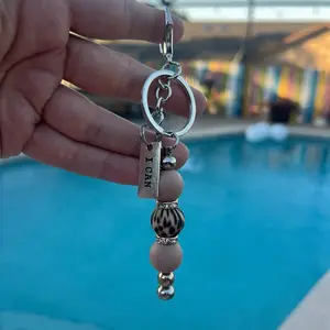 DANA STRONG - Cheeta/beige Keychain with Beige Beads and I Can Charm for Everyday Use