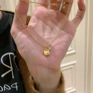 Brushed Gold Small Sugar Cube Necklace for Women, Light Luxury, Simple and Elegant, Versatile Vintage Style Pendant Collarbone Chain Jewelry