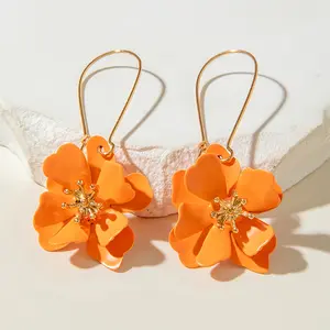 1 Pair of Earrings Simple Cute Orange Daisy Flower Pendant Earrings Multi-layer Metal Petal Long Women'S Earrings Suitable for Vacation Banquet Party Ideal Gift for Friends Saudi National Day, Orange Flower Earring For Women, Orange Earring