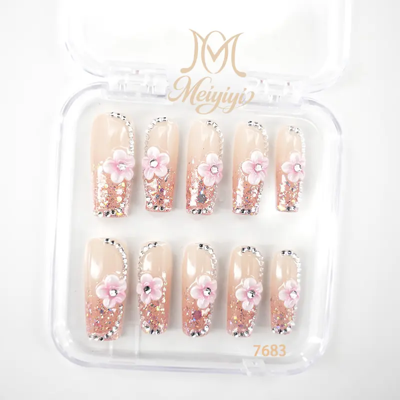 .DP.7683.Glittering Rhinestone Carved Wearable Nails