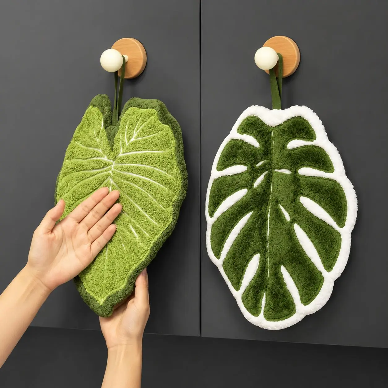 2 pcs leaf-shaped hand towel — super-absorbent chenille hanging kitchen and bathroom towel, cute monstera leaf decor, quick-drying soft cleaning cloth
