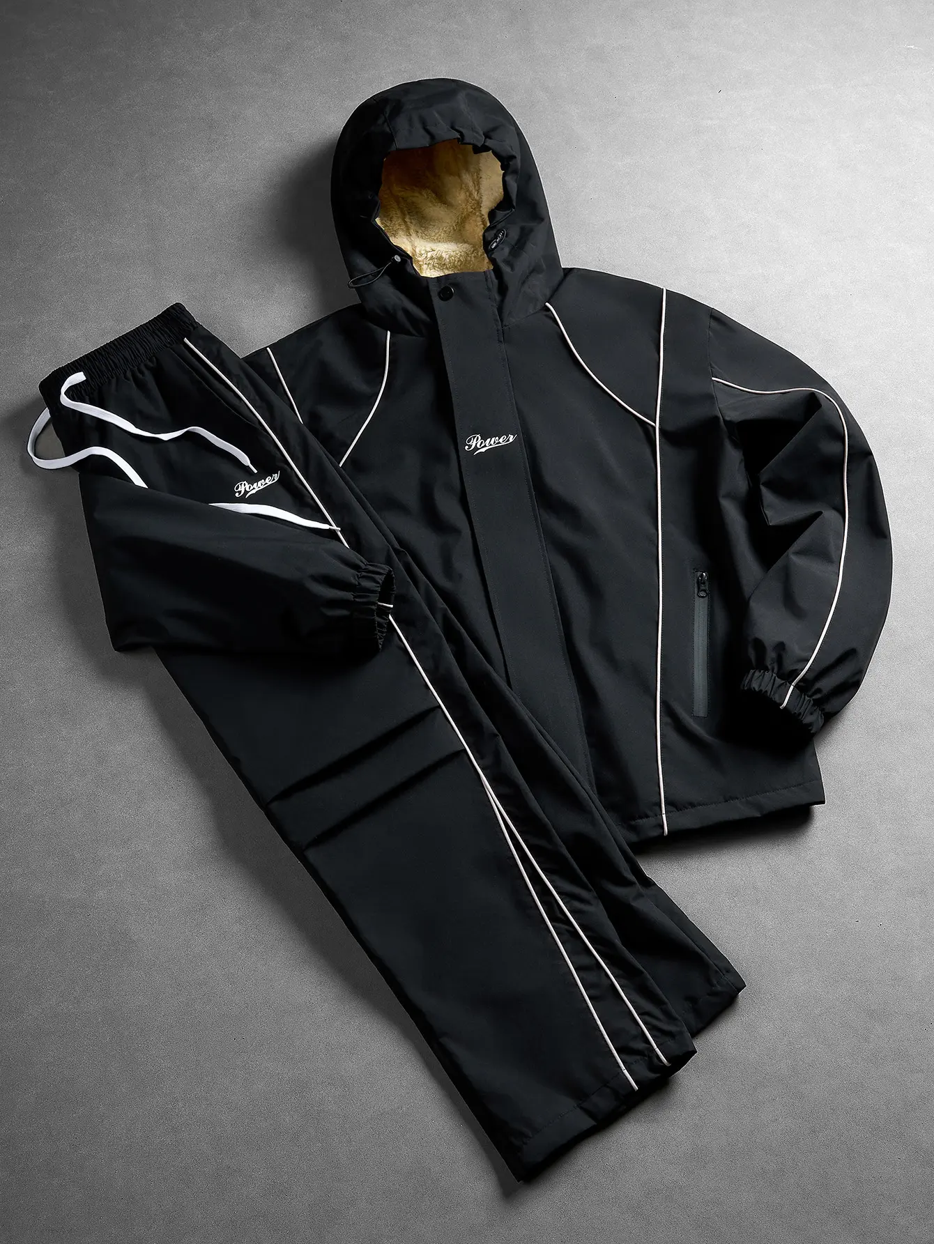 Men’s Hooded Fleece-Lined Hardshell Jacket Set – Reflective Lines, Windproof Two-Piece Set, Suitable for Skiing, Commuting, Outdoor Hiking, and Daily Travel