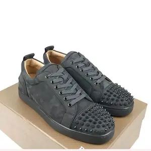 Cool grey tone! Riveted low-top casual sneakers, a must-have item for low-key luxury fashionistas