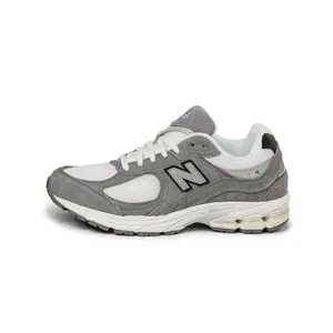 New Balance 2002R Men's Sneaker, Gray and White Colorway, Closed Design, Ideal for Walking and Training, Ideal for Athletes and Runners
