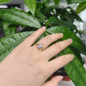 Syia(12380)gc.A cute gold turtle ring with a shimmering purple shell.