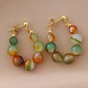 A pair of vintage, elegant, and vibrant colored agate bead drop earrings for women, suitable for festivals, birthdays, dates, parties, vacations, shopping, and daily commuting accessories (natural stone colors may vary slightly).