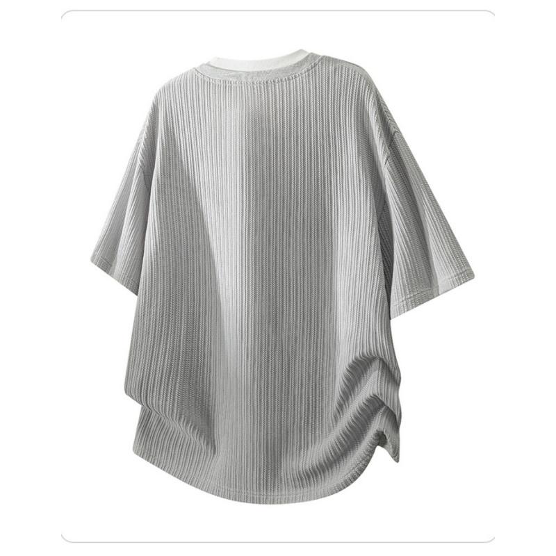 Men’s solid-color V-neck faux two-piece short-sleeve T-shirt with a stylish jacquard texture; casual athletic design that is simple, versatile, comfortable, and breathable—ideal for work commutes, outdoor activities, and everyday home wear.