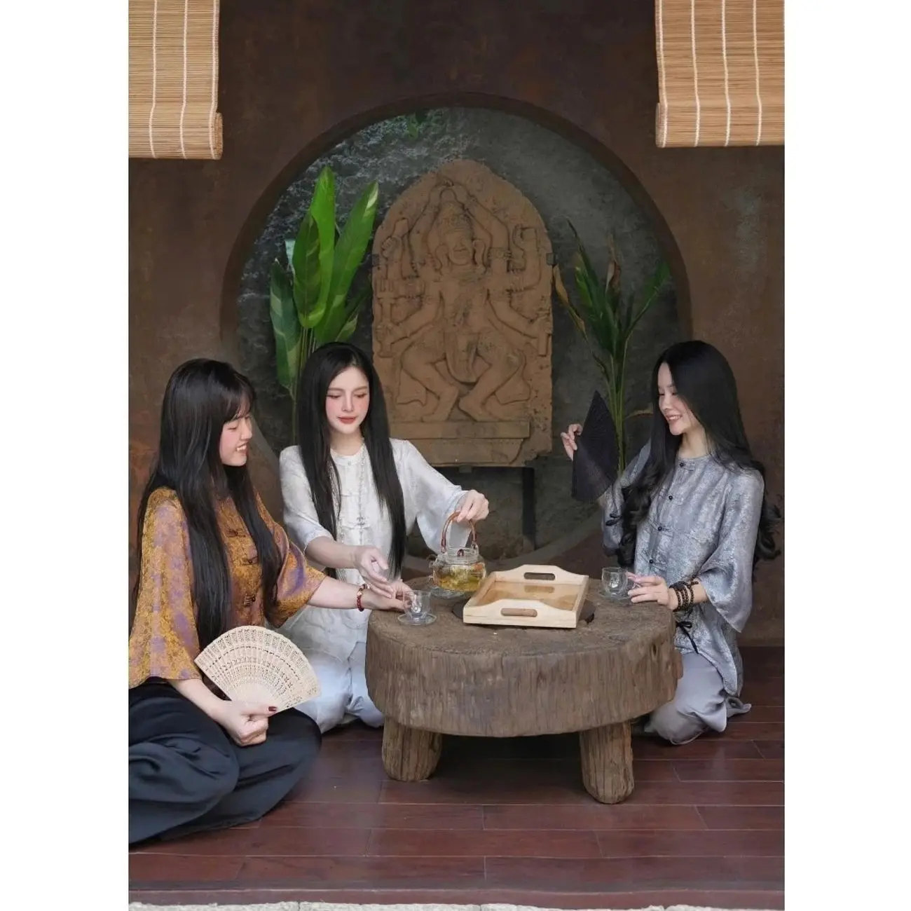 Traditional Vietnamese Style Set – Elegant Brocade Tunic & Wide-Leg Pants