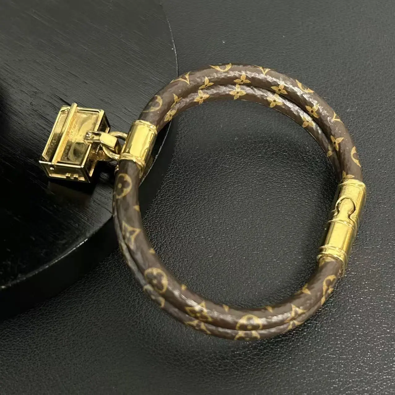 Pre-owned Louis Vuitton Monogram Trunk Bag Charm Bracelet twins LDZ341