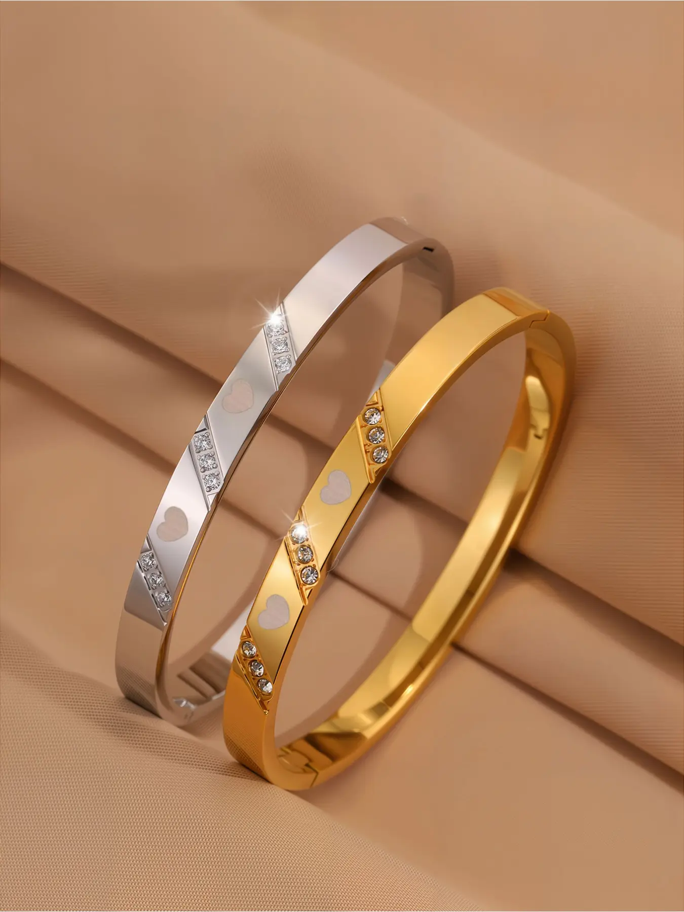1 classic casual and fashionable stainless steel bracelet, made of 304 stainless steel material, with a three diamond and three notch heart-shaped design, suitable for daily wear, party wear, and birthday gift giving