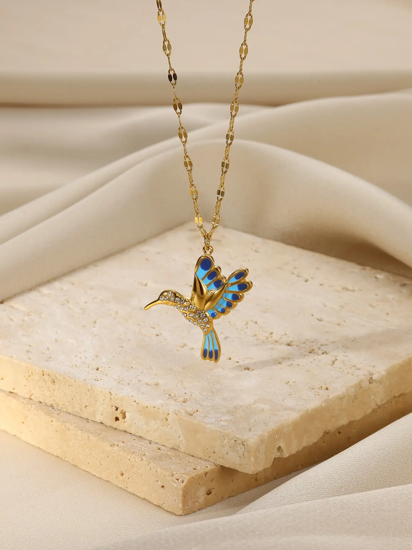 Colorful Hummingbird Stainless Steel Pendant Necklace, Chain Necklaces, Unisex Jewelry, Durable, Elegant, Fashionable and Unique Design, Perfect for Men and Women