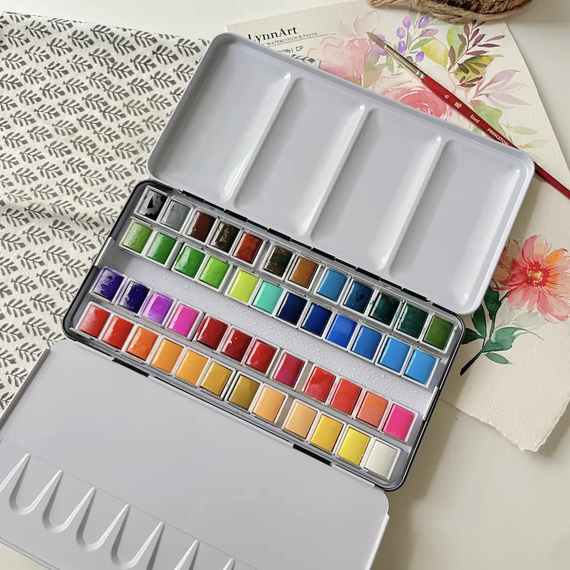 LynnArt Professional Watercolor paint set.