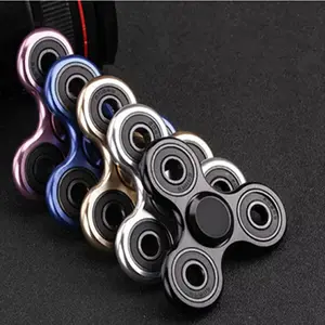 70mm Triangle Finger Aluminum Alloy Metal Spinner No Box R188 Bearing Turn for 3-4 Minutes Child Toys Decompression Toy Spinner spinner toy