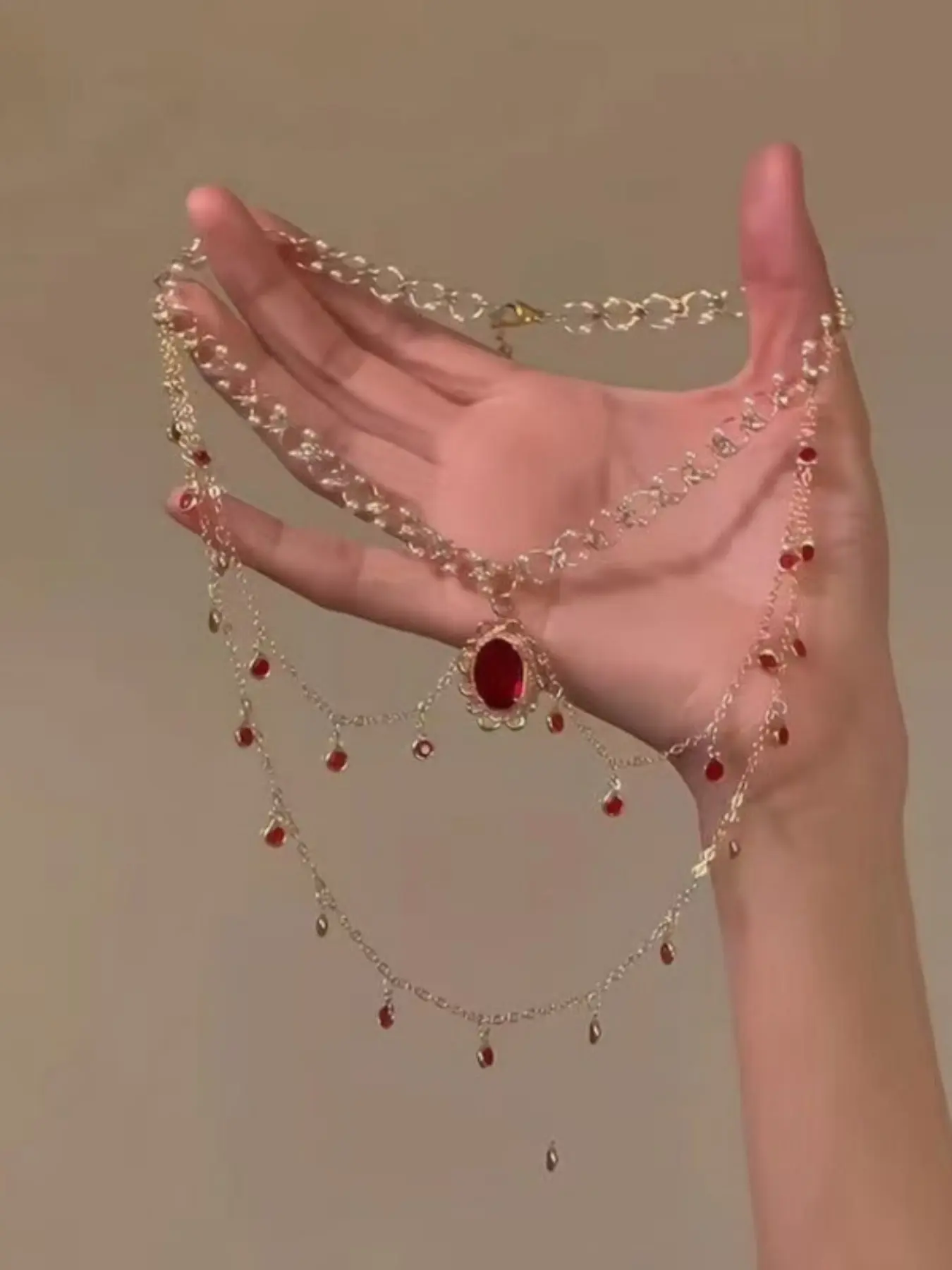 1pc Bohemian Style and Elegant Women's Red/green Created-Emerald Elegant Ladies' Fashion Pendant Necklace with Oval and Imitation Pendant Sparkling Design, Suitable for Parties, Casual Wear, and Gifting