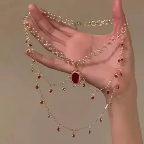 1pc Bohemian Style and Elegant Women's Red/green Created-Emerald Elegant Ladies' Fashion Pendant Necklace with Oval and Imitation Pendant Sparkling Design, Decorative Shining Necklace, Suitable for Parties, Casual Wear, and Gifting