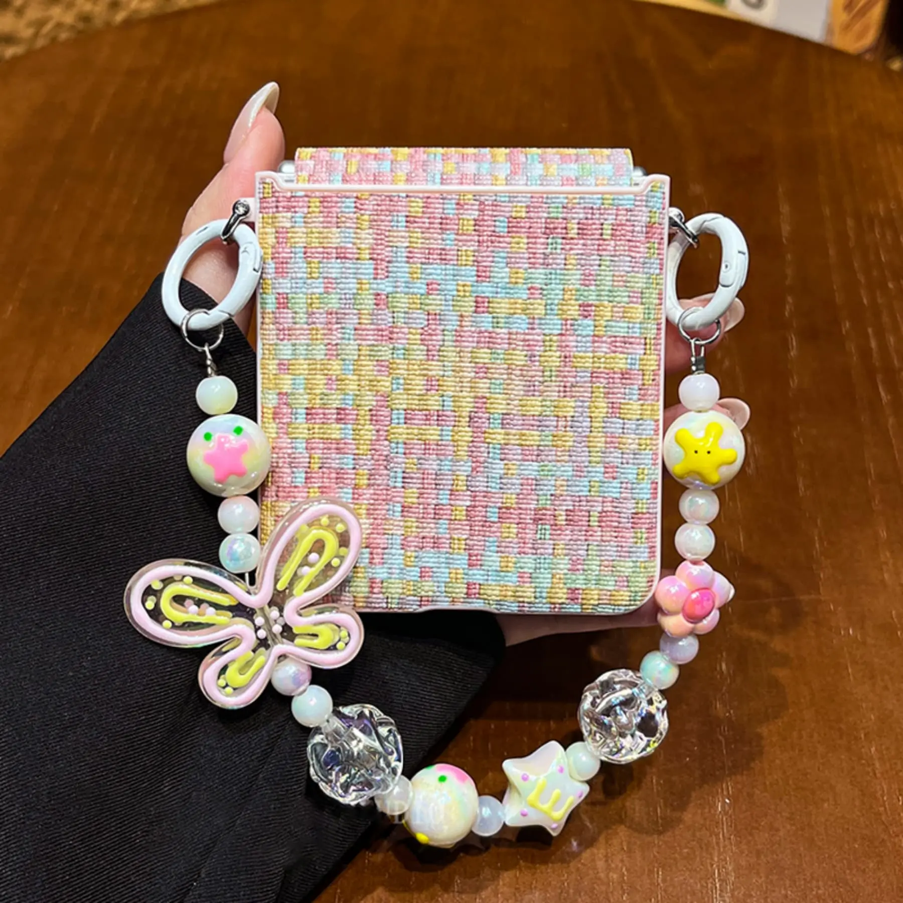 Korean Pink Woven Pattern Butterfly Pearl Flower Chain Case for Samsung Galaxy Flip7 flip7 Zflip6 5 Zflip5 flip6 flip5 Cover